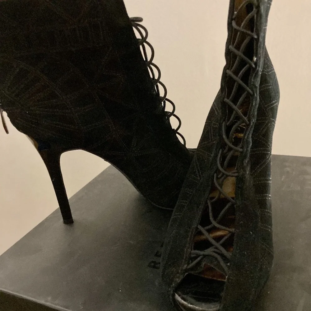 Report Signature - Women’s, Heeled, Booties. Size 10 - Picture 1 of 6